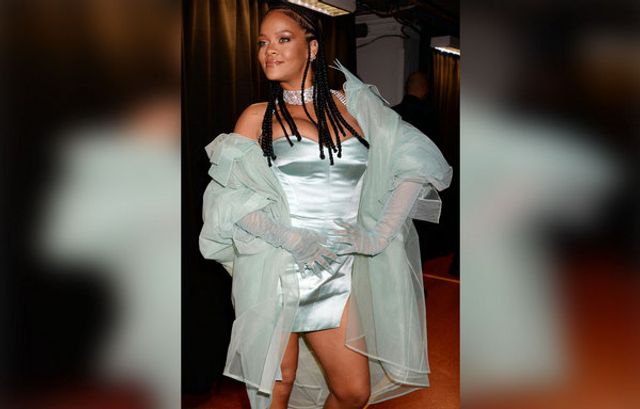 Rihanna дала привід для чуток про свою вагітність: фото - фото 371895