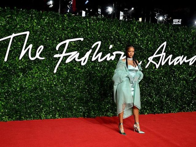 Rihanna дала привід для чуток про свою вагітність: фото - фото 371896