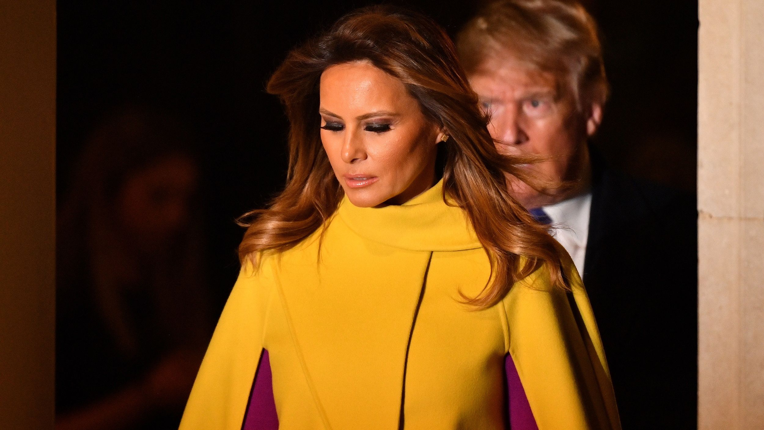 Меланія Трамп вразила стильним образом на прийомі у королеви Єлизавети II