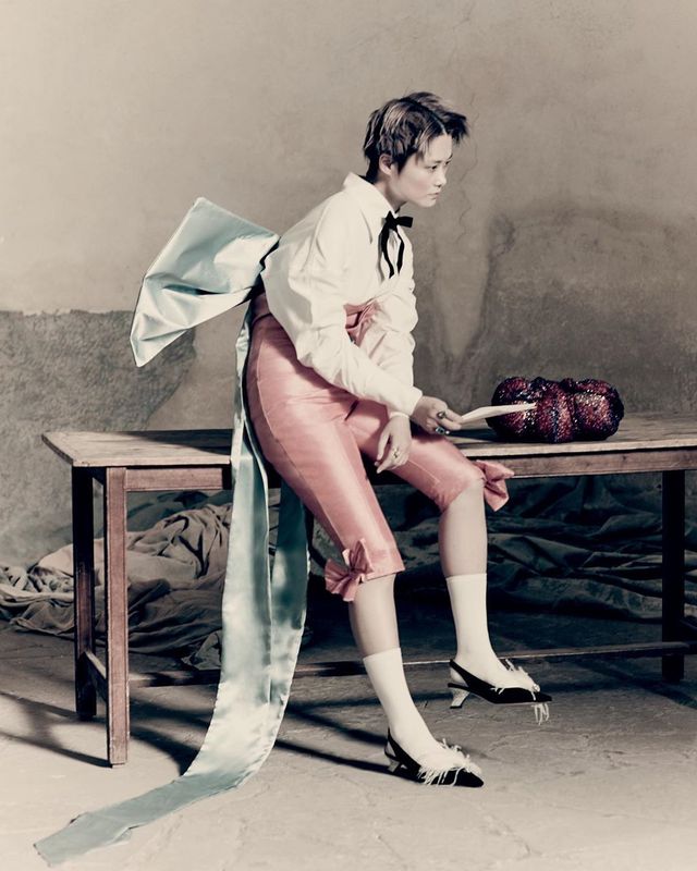 Зіркові красуні з усього світу знялись для календаря Pirelli 2020: ефектні фото - фото 372247