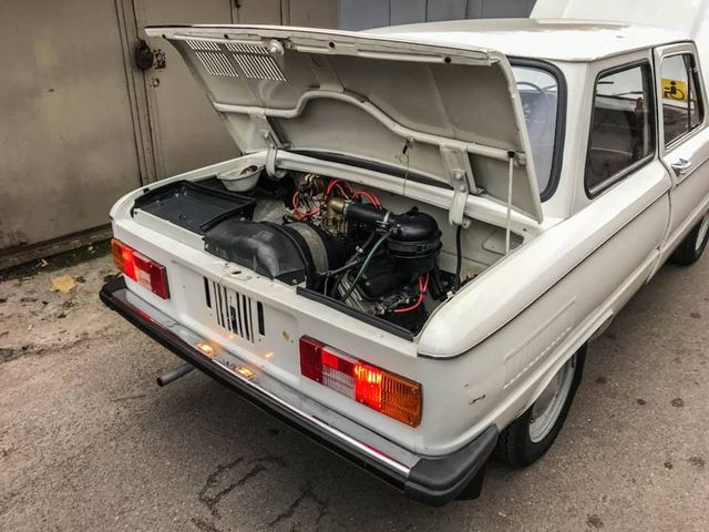 У Києві бачили раритетний 30-річний ЗАЗ - фото 372333