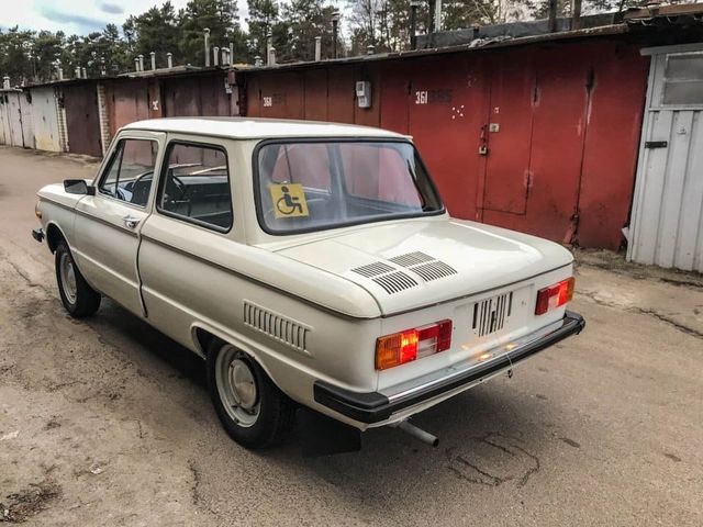 У Києві бачили раритетний 30-річний ЗАЗ - фото 372336