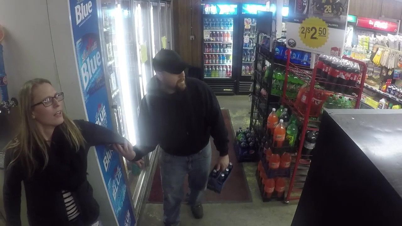 Чоловік інсценував пограбування заради освідчення своїй дівчині