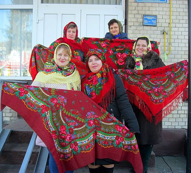 Красуні-українки у хустках долучилися до неймовірного флешмобу - фото 372647