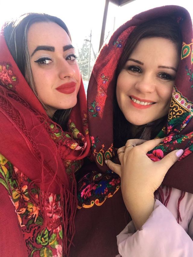 Красуні-українки у хустках долучилися до неймовірного флешмобу - фото 372648