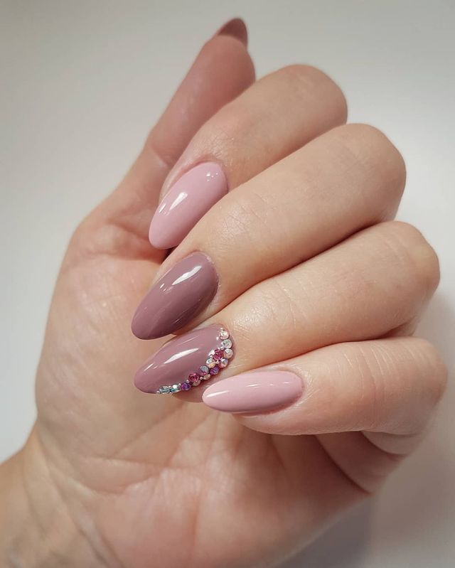 Новорічний манікюр 2020: готові варіанти нігтів на Новий рік у фото - фото 372788