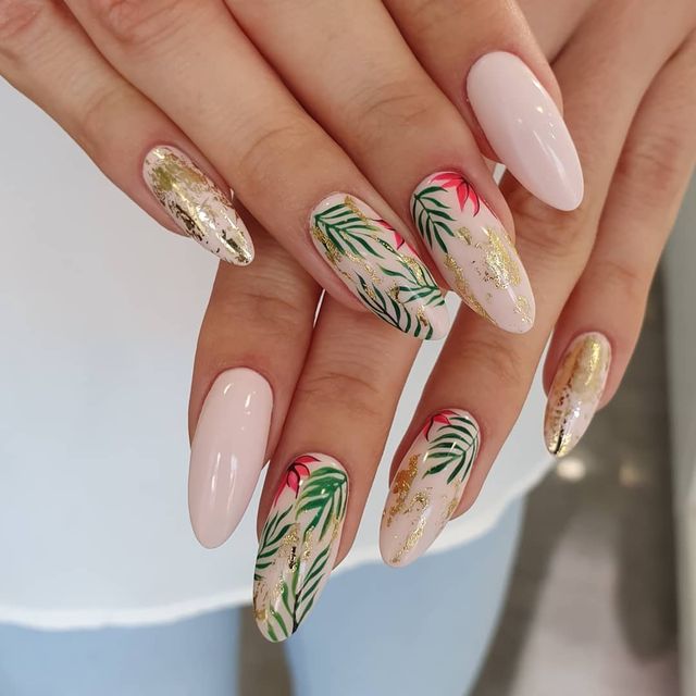 Новорічний манікюр 2020: готові варіанти нігтів на Новий рік у фото - фото 372789