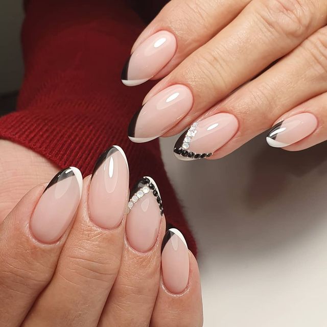 Новорічний манікюр 2020: готові варіанти нігтів на Новий рік у фото - фото 372790