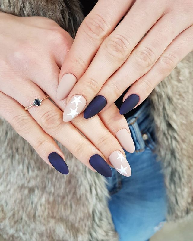 Новорічний манікюр 2020: готові варіанти нігтів на Новий рік у фото - фото 372801