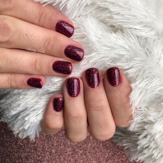 Новорічний манікюр 2020: готові варіанти нігтів на Новий рік у фото - фото 372809