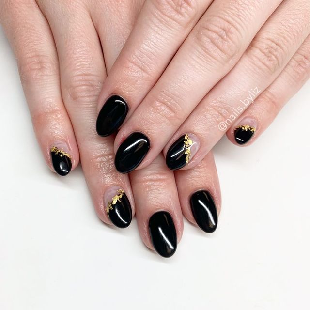 Новорічний манікюр 2020: готові варіанти нігтів на Новий рік у фото - фото 372812