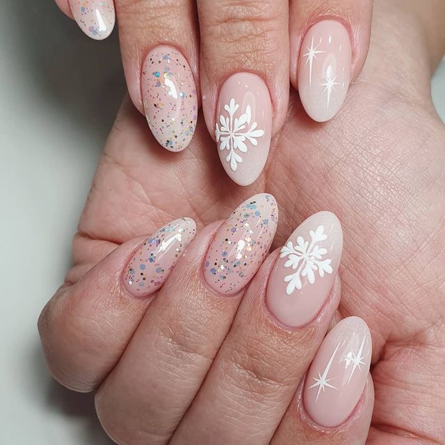 Новорічний манікюр 2020: готові варіанти нігтів на Новий рік у фото - фото 372813