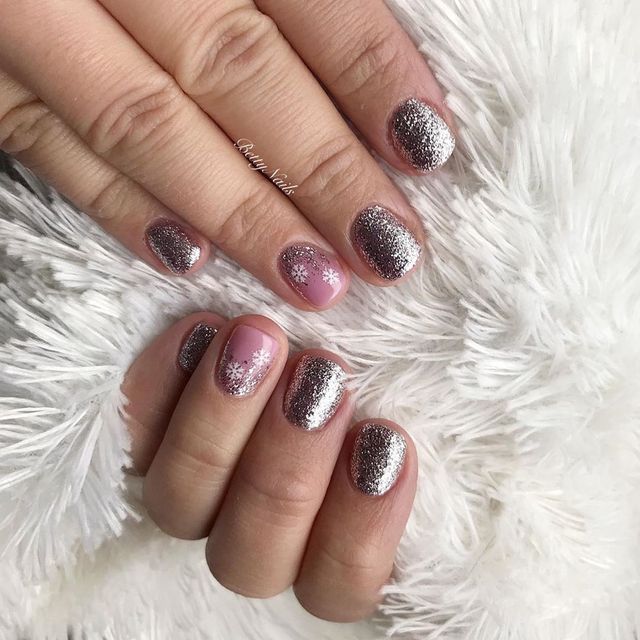 Новорічний манікюр 2020: готові варіанти нігтів на Новий рік у фото - фото 372815