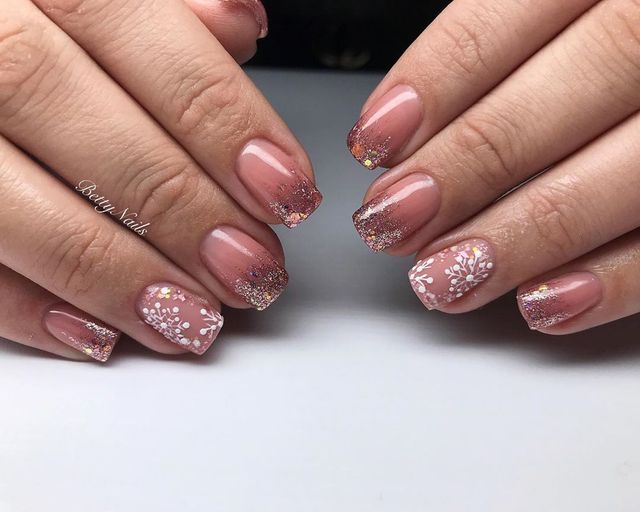 Новорічний манікюр 2020: готові варіанти нігтів на Новий рік у фото - фото 372819