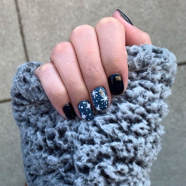 Новорічний манікюр 2020: готові варіанти нігтів на Новий рік у фото - фото 372820