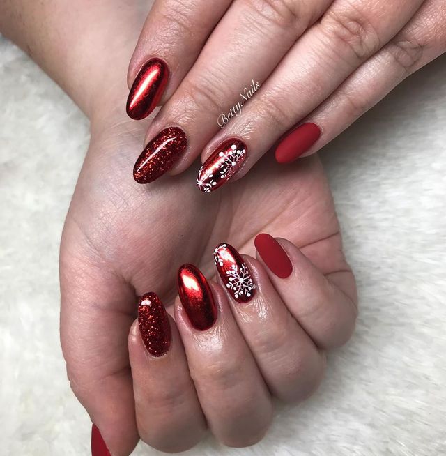 Новорічний манікюр 2020: готові варіанти нігтів на Новий рік у фото - фото 372821