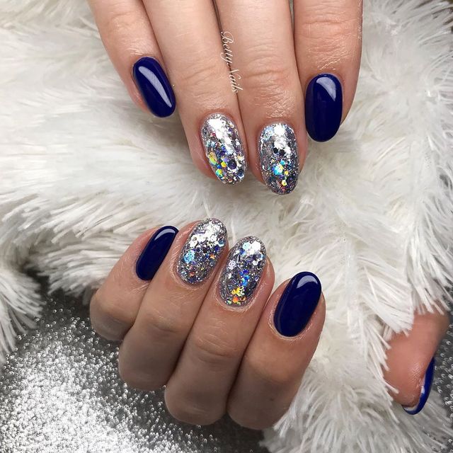 Новорічний манікюр 2020: готові варіанти нігтів на Новий рік у фото - фото 372826