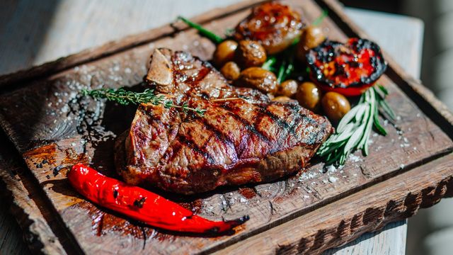 М'ясо не слід повторно підігрівати - фото 372938