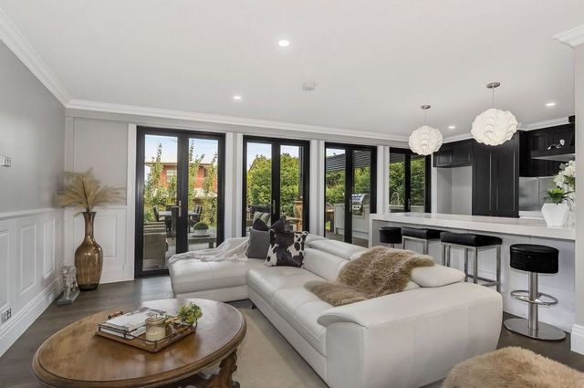 Важко повірити: австралієць перетворив амбар у розкішний дім - фото 372963