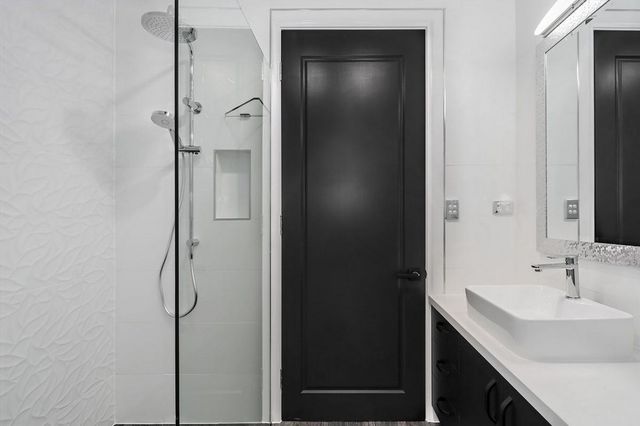 Важко повірити: австралієць перетворив амбар у розкішний дім - фото 372965