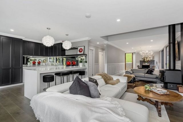 Важко повірити: австралієць перетворив амбар у розкішний дім - фото 372967