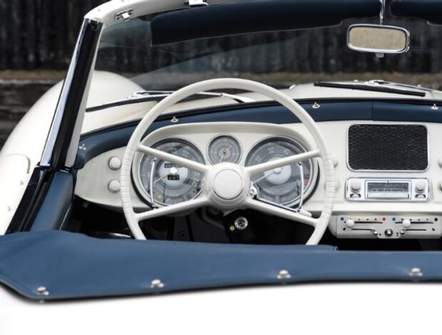 У мережі показали єдиний у своєму роді раритетний спорткар BMW - фото 373078