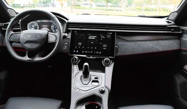 Китайці показали найдорожчий кросовер бренду Lynk & Co - фото 373154