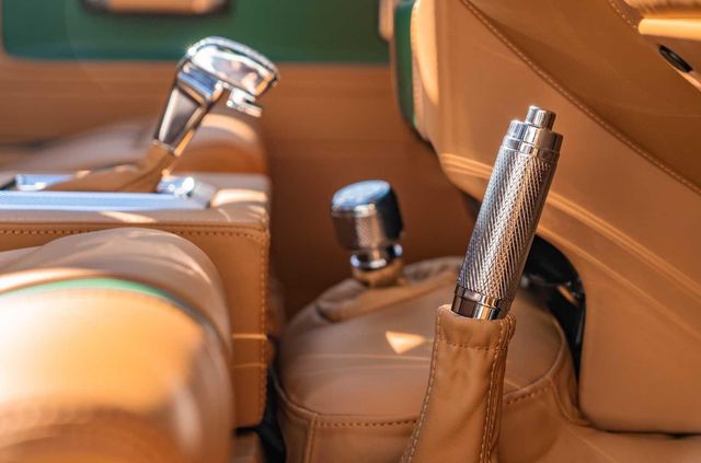 Land Rover Defender перетворили на розкішну 'яхту' - фото 373278