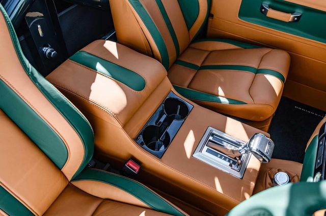 Land Rover Defender перетворили на розкішну 'яхту' - фото 373279