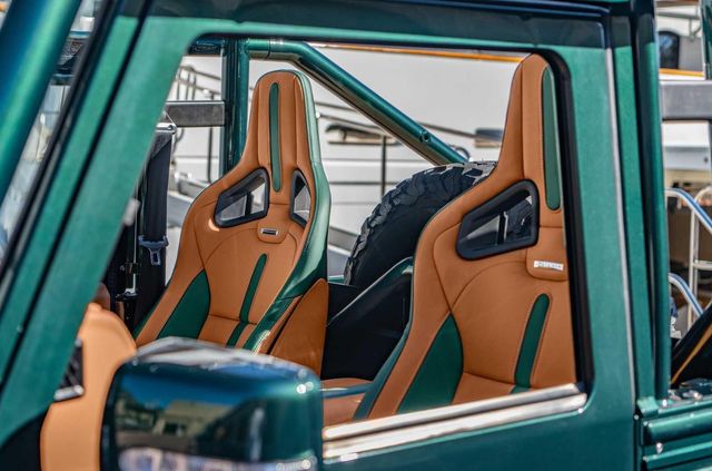 Land Rover Defender перетворили на розкішну 'яхту' - фото 373280