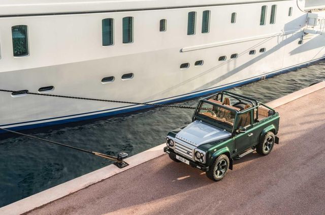 Land Rover Defender перетворили на розкішну 'яхту' - фото 373285