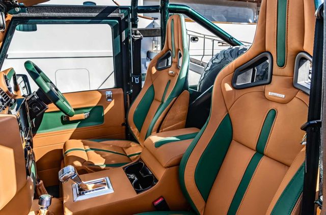 Land Rover Defender перетворили на розкішну 'яхту' - фото 373287