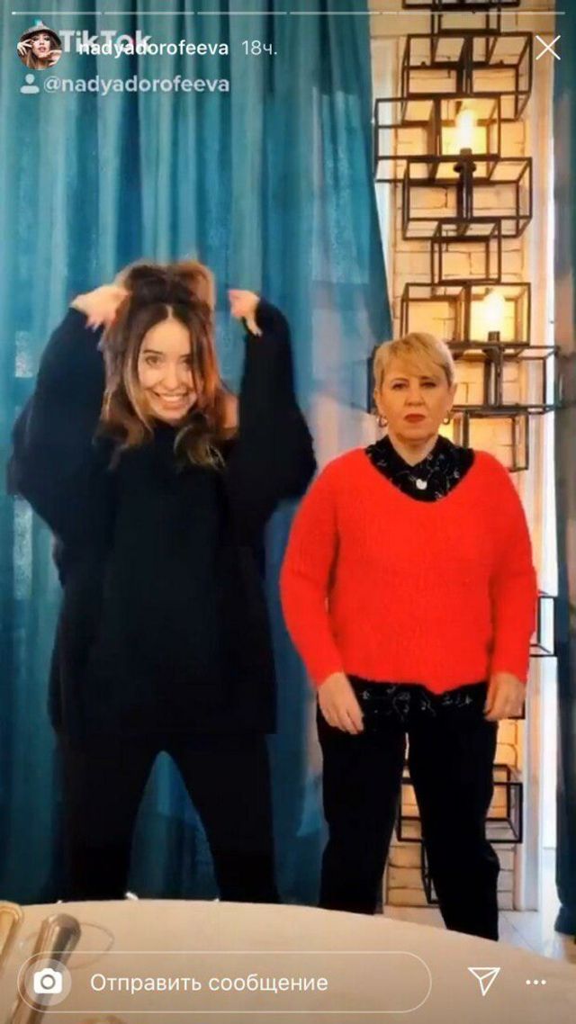Дорофєєва з мамою запалили Instagram танцем - фото 373474