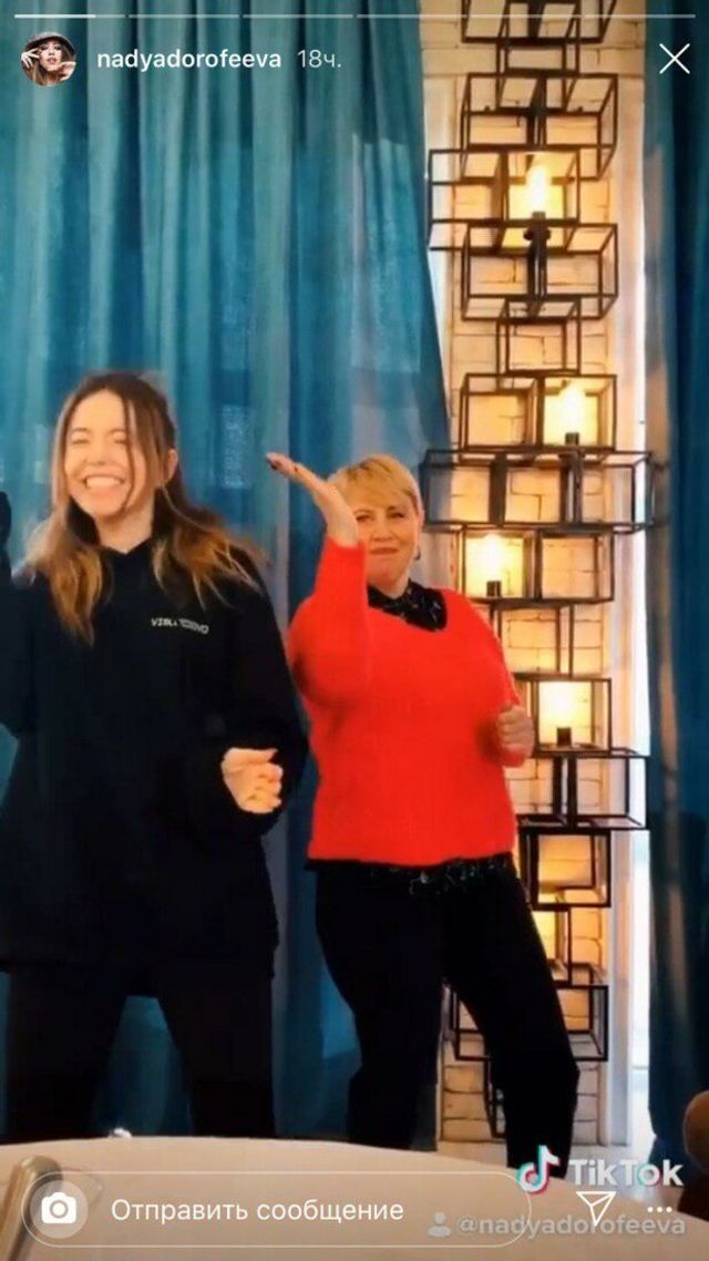 Дорофєєва з мамою запалили Instagram танцем - фото 373476