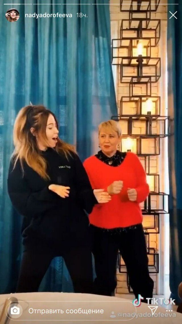 Дорофєєва з мамою запалили Instagram танцем - фото 373478