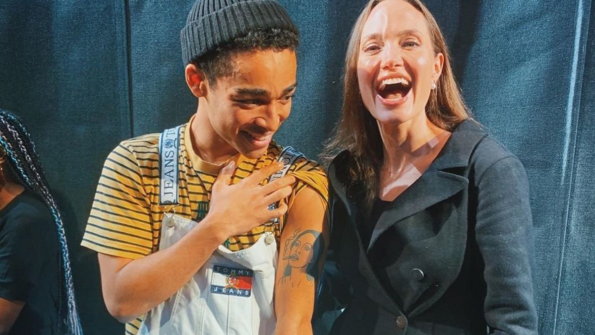 Анджеліна Джолі розцілувала шанувальника: фото