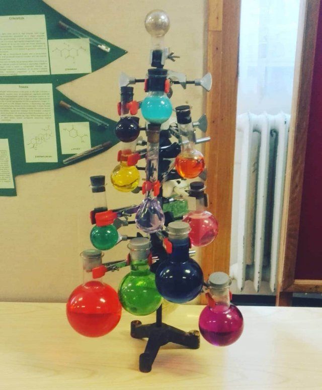 Незвичайні ялинки, які наважиться поставити вдома не кожен - фото 373597