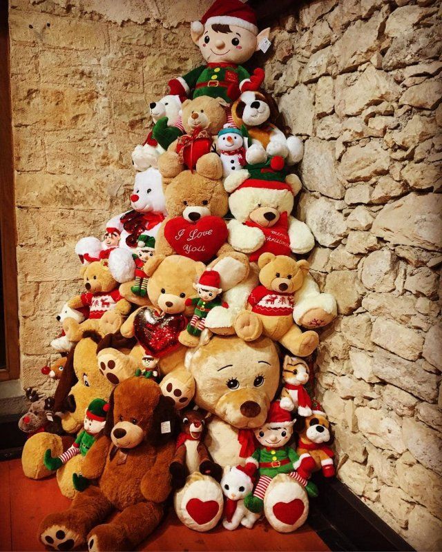 Незвичайні ялинки, які наважиться поставити вдома не кожен - фото 373604