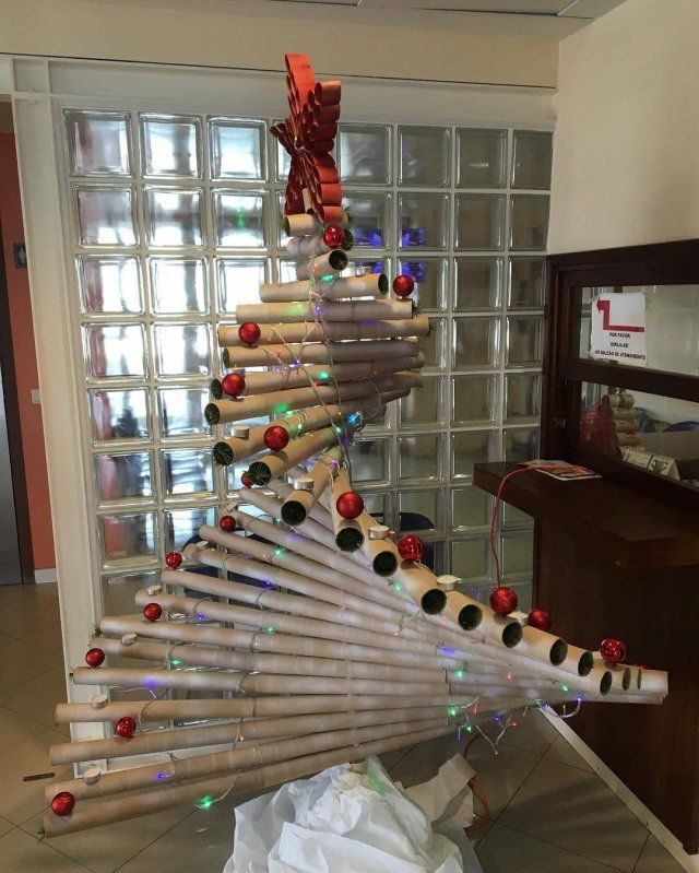 Незвичайні ялинки, які наважиться поставити вдома не кожен - фото 373608