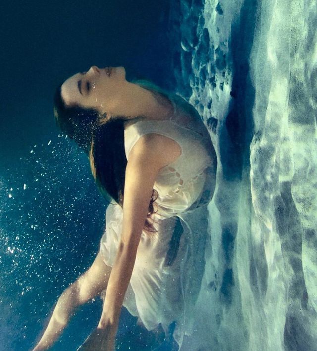 Гаряча Алессандра Амбросіо спокусила мережу мокрою фотосесією - фото 373632