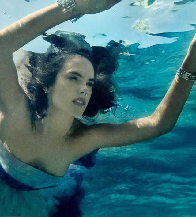 Гаряча Алессандра Амбросіо спокусила мережу мокрою фотосесією - фото 373633