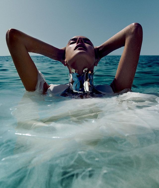 Гаряча Алессандра Амбросіо спокусила мережу мокрою фотосесією - фото 373635