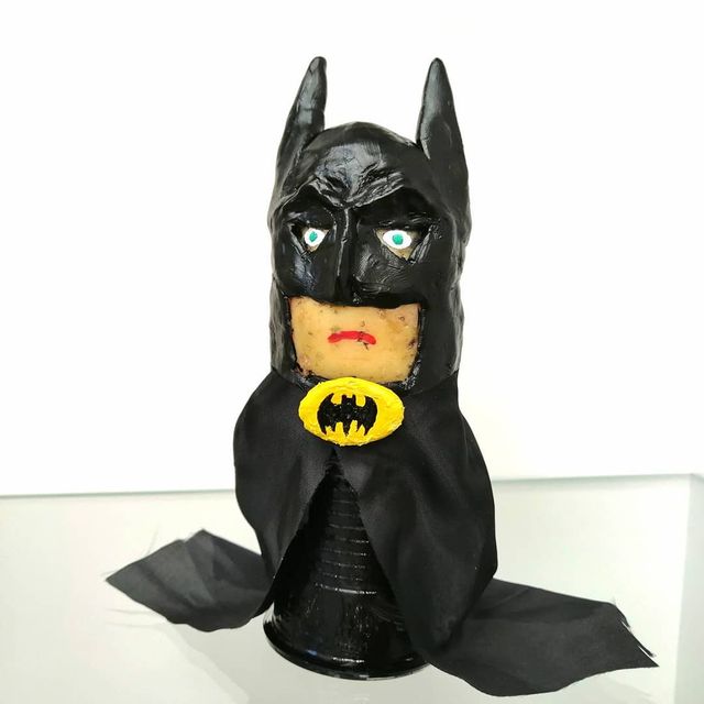 Білорус створює кумедні фігури зірок з картоплі: веселі фото - фото 373656