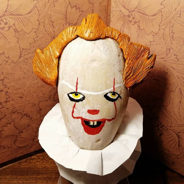 Білорус створює кумедні фігури зірок з картоплі: веселі фото - фото 373657