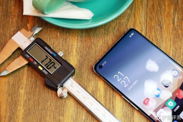 OPPO порівняла новий смартфон з Motorola 888, iPhone 3GS і Nokia 5300 - фото 373843