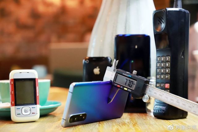 OPPO порівняла новий смартфон з Motorola 888, iPhone 3GS і Nokia 5300 - фото 373850