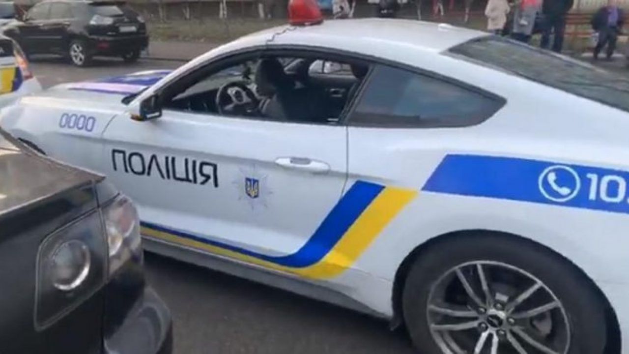 У мережі сміються над новим автомобілем українських патрульних: відео