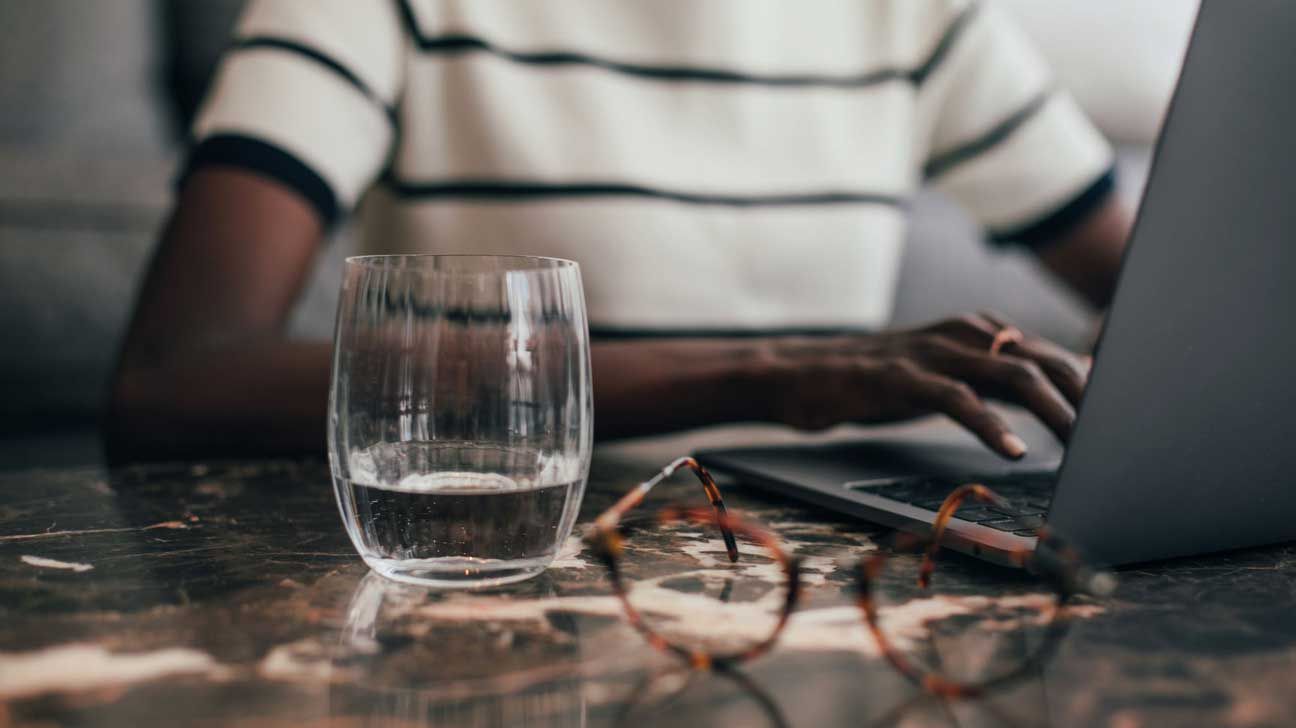 Корисна звичка: як навчитися пити більше води