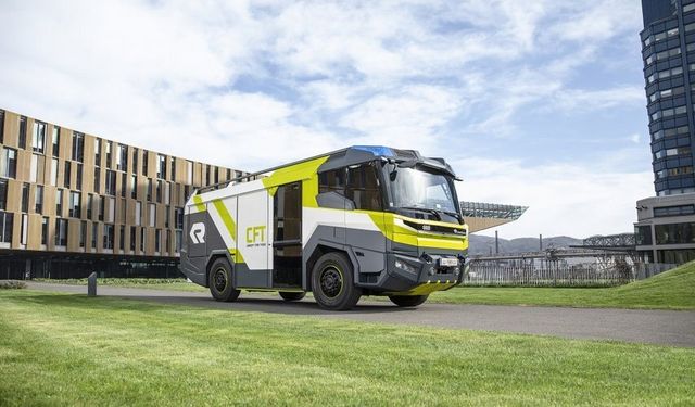 В Амстердамі пожежники отримали унікальну електричну вантажівку - фото 374780