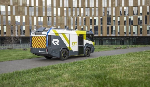 В Амстердамі пожежники отримали унікальну електричну вантажівку - фото 374781